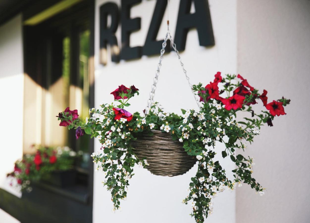 Reza Vila Bełchatów Exterior foto
